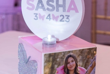 Mini Cube Logo Centerpiece