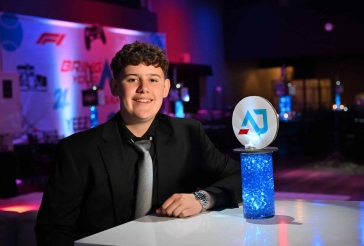 Logo Lounge Centerpiece