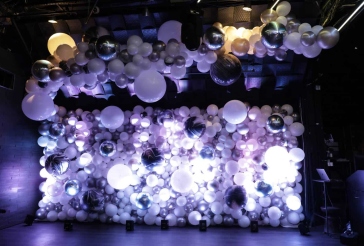 Black and White Organic Balloon Wall