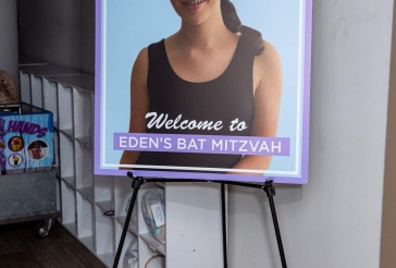 Blowup Photo Welcome Sign