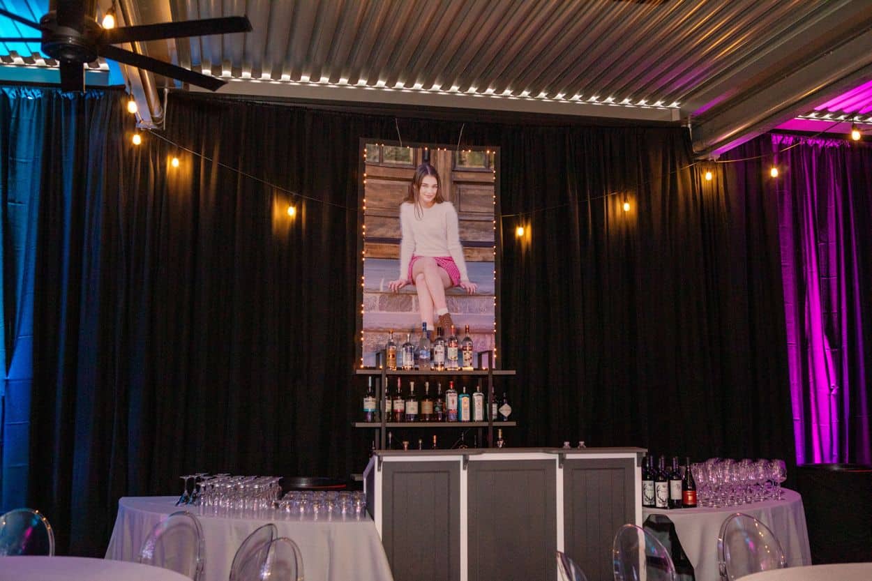 blow-up-photo-bar-decor