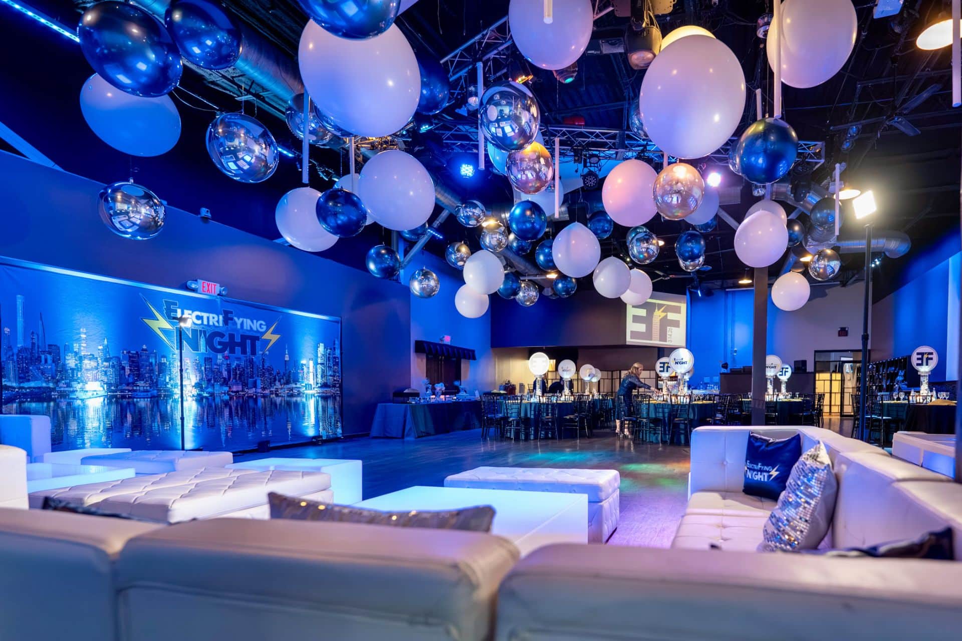 ceiling_balloons