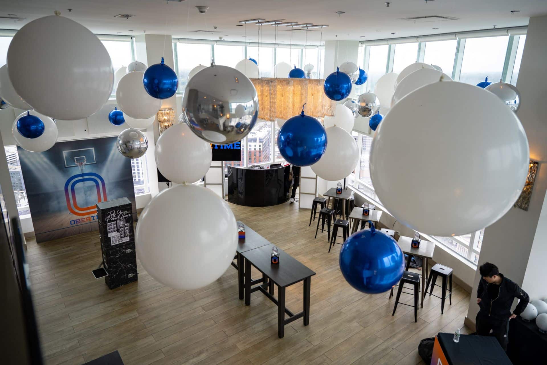 kanopi-ceiling-balloons