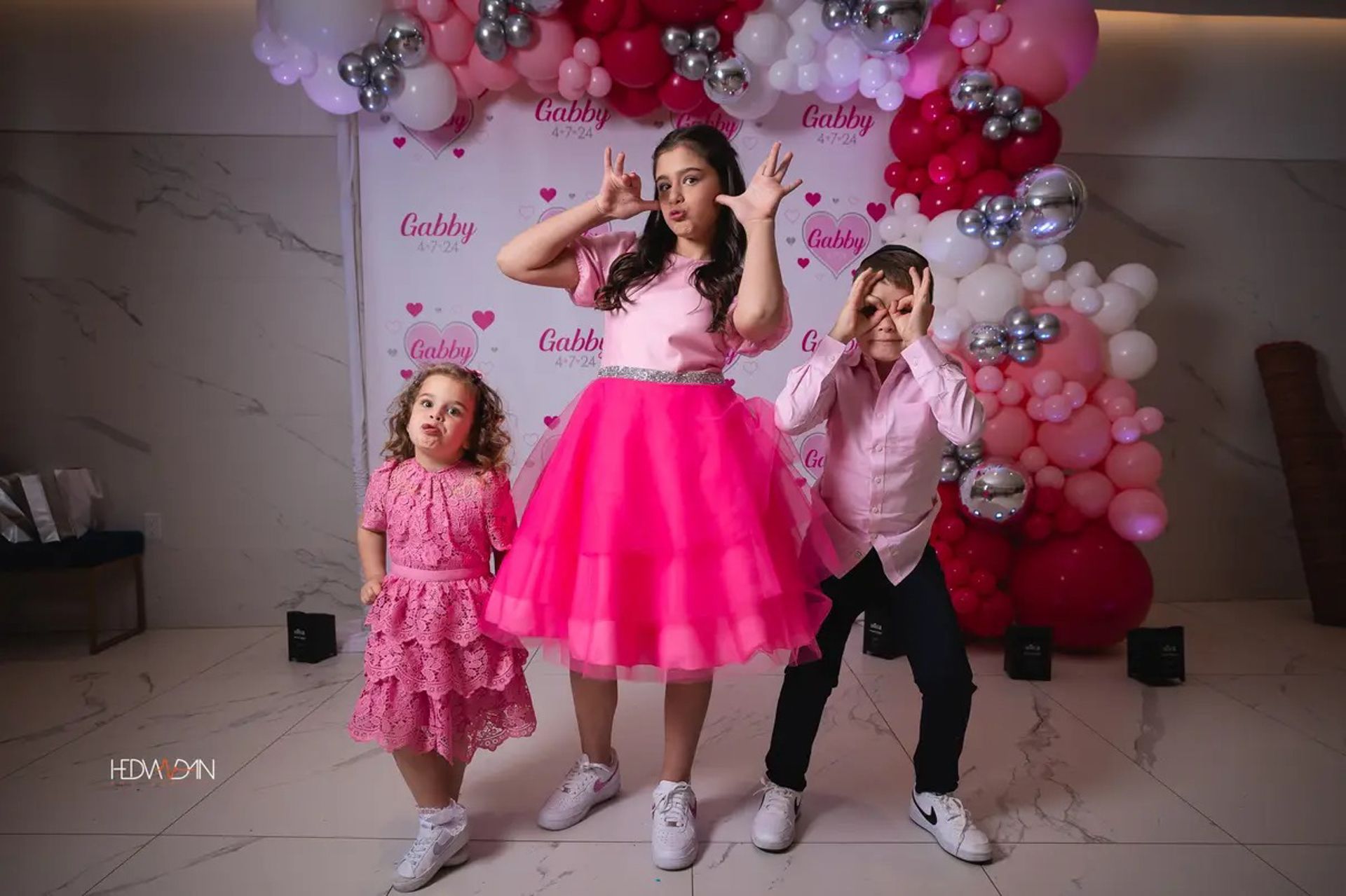 balloon_garland_over_step_and_repeat