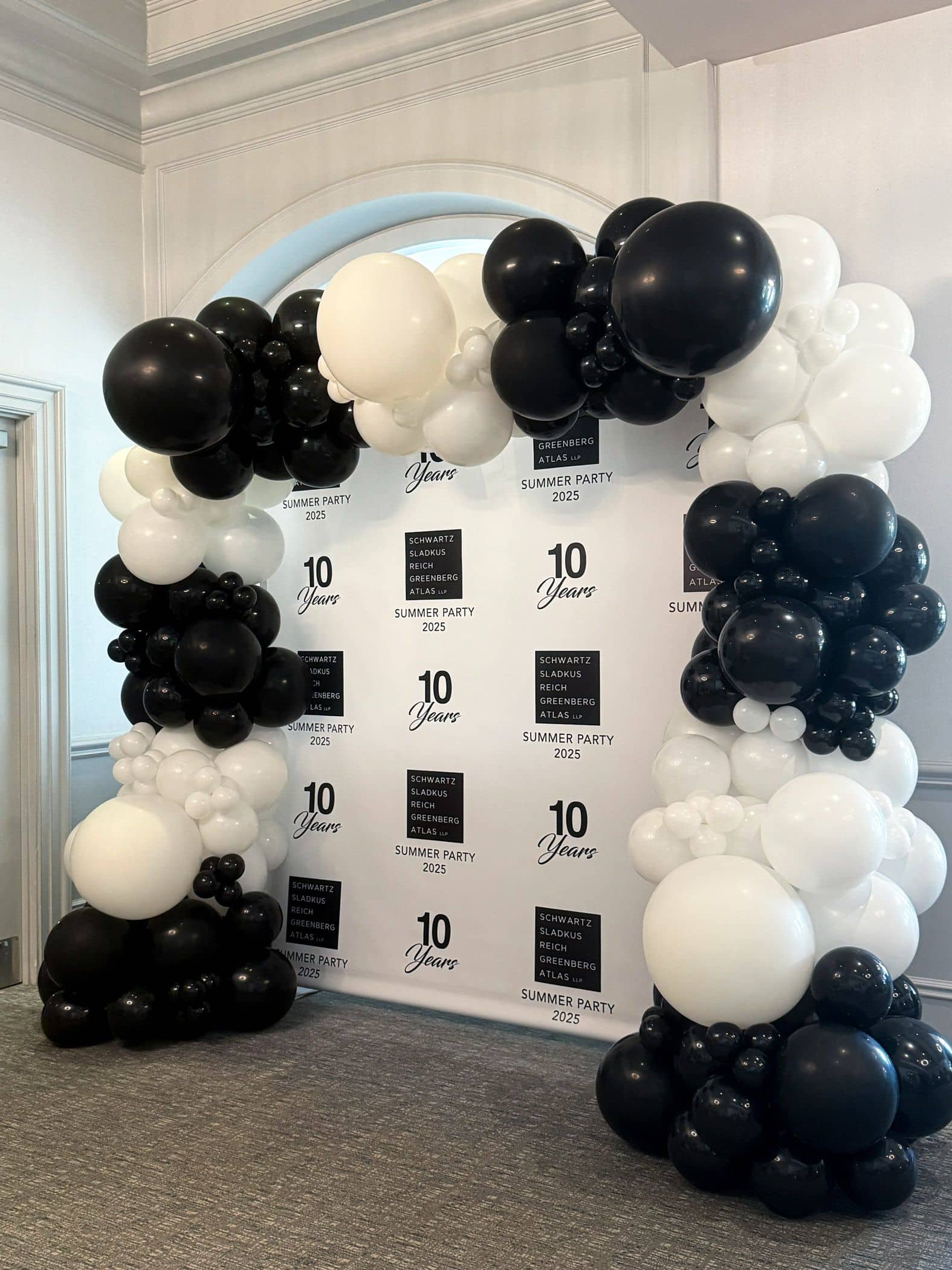 corporate-balloon-garland