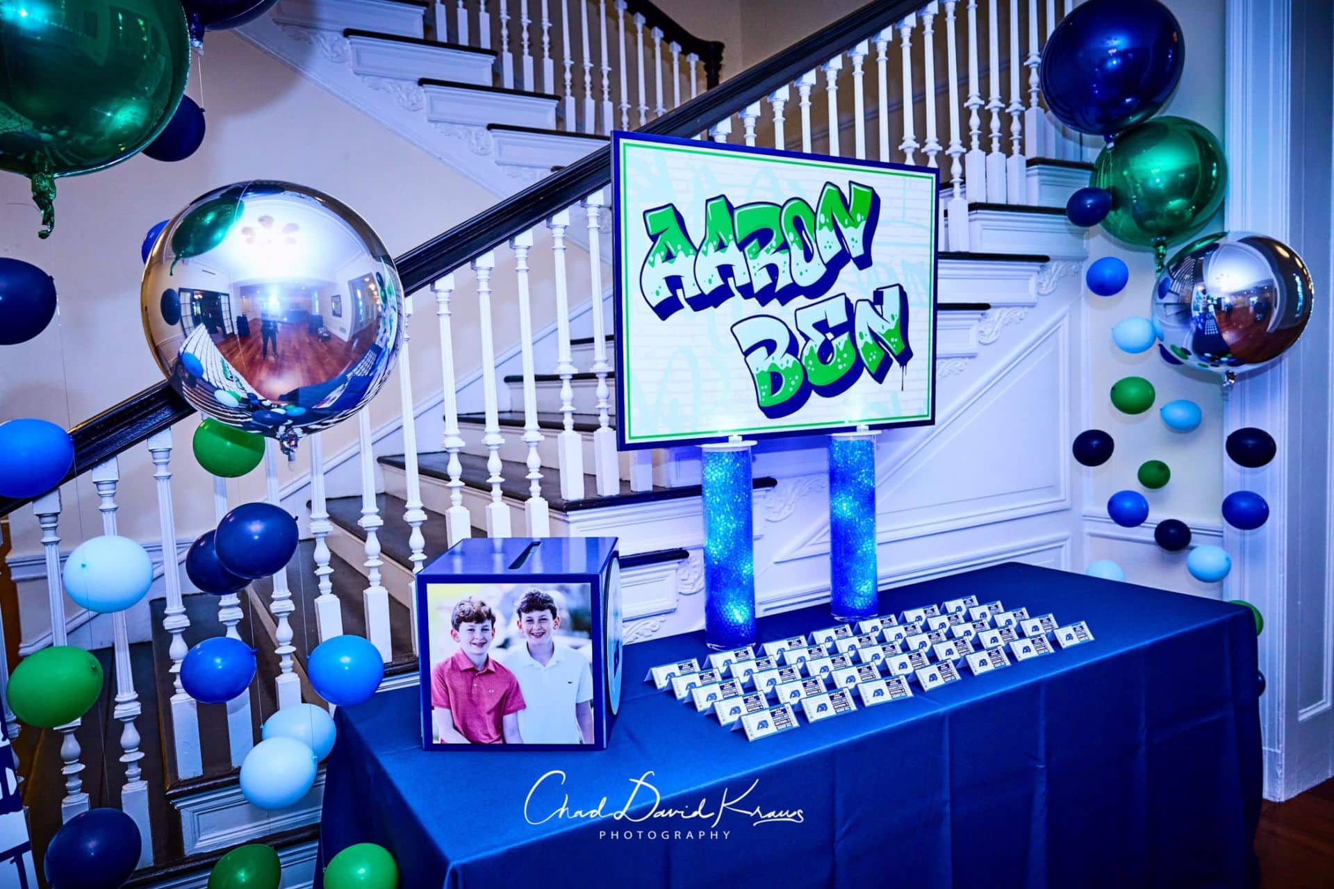 Twin Seating Card Display