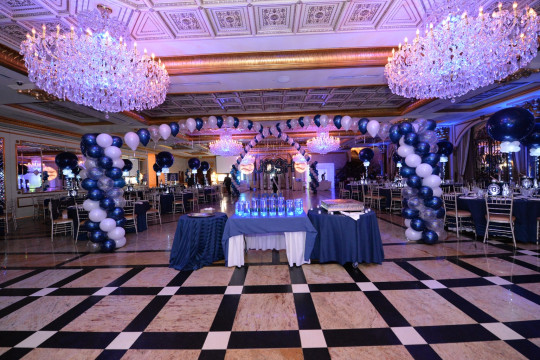 Yankees Themed Bar Mitzvah with Balloon Gazebo, Yankee Centerpieces & Sculpture Name in Balloons at The Venetian