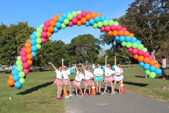 Outdoor Cluster Swirl Balloon Arch for 5k Run