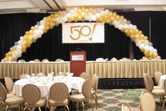 Cluster Swirl Balloon Arch over Head Table