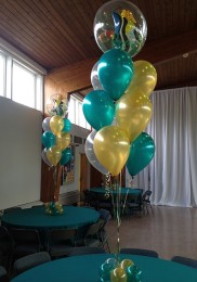 Underwater Themed Balloon Centerpiece with Fish Bubble