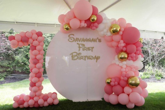 Beautiful First Birthday Set Up With Number 1 Balloon Sculpture with Acrylic Wall, Signage and Organic Balloon Arch