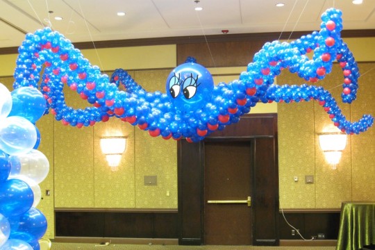 Balloon Sculpture Octopus for Underwater Themed Event