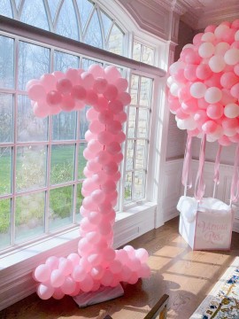 Beautiful First Birthday Set Up With Number 1 Balloon Sculpture
