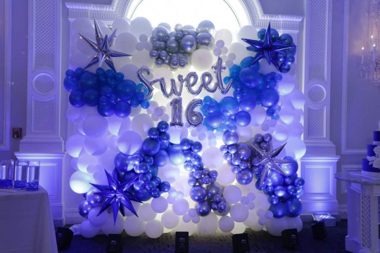 Blue & White Sweet Sixteen Balloon Wall