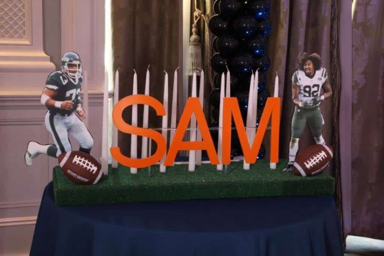 Jets Themed Candle Lighting Display with Turf Base & Cutout Players