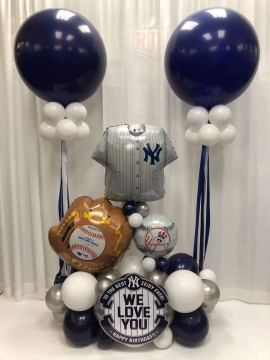 Yankees Themed Balloon Bouquet with Custom Logo For Birthday Celebration