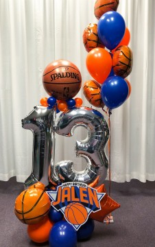 NY Knicks Balloon Bouquet with Custom Sign & Basketball Balloons for Birthday