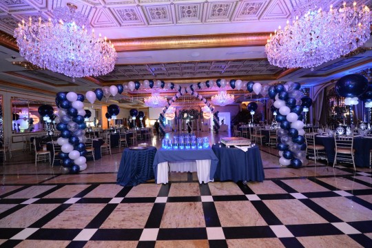 Yankees Themed Bar Mitzvah with Balloon Gazebo, Yankee Centerpieces & Sculpture Name in Balloons at The Venetian