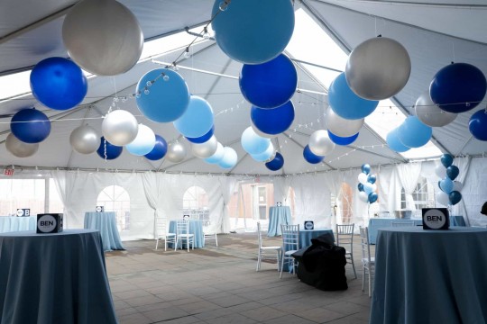Tent_ceiling_balloons