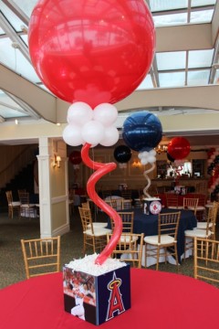 Baseball Themed Photo Cube Centerpieces with Alternating Red & Navy Balloons