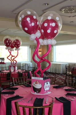 Cupcake Themed Centerpiece with Funky Balloons in Balloons