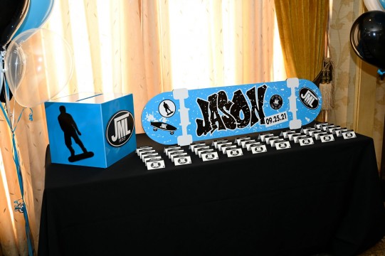 Custom Logo Fold Over Place Cards and Custom Skateboard Seating Card Display with Gift Box for Bar Mitzvah Decor