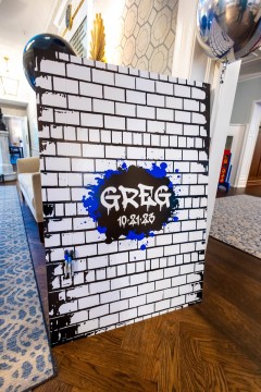 Graffiti Wall Sign in Board with Splatter Paint Logo